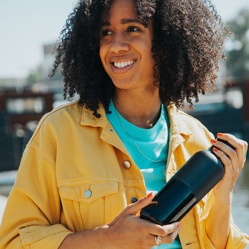 20oz-rise-classic-with-arch-loop-cap-h1 20oz_rise_classic_insulated_bottle_black_woman_smile_square.jpg