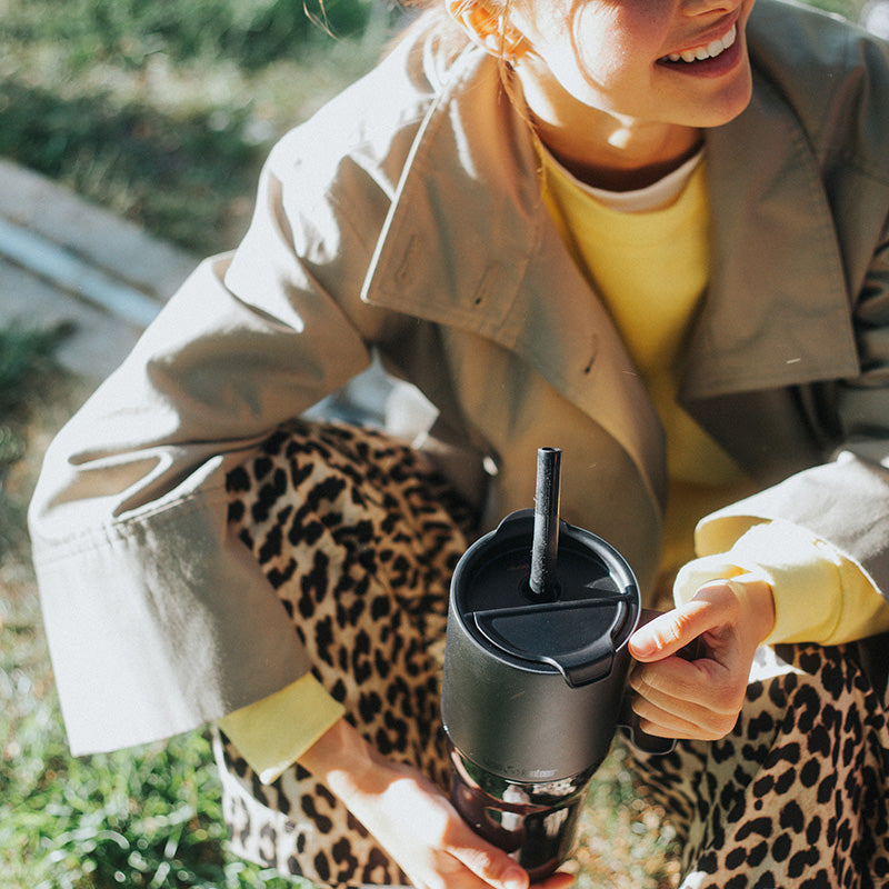 26oz-rise-tumbler-with-straw-lid-n4 26oz_rise_tumbler_black_woman_topview_square.jpg