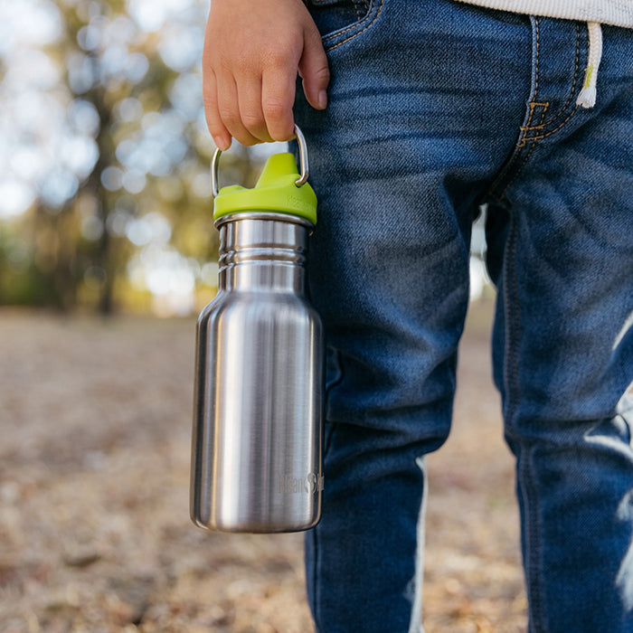 classic-kid-sippy-cap-m0 K12CNSIPPY-BS-kids_sippy_bottle_carry_lifestyle_f9e24b84-a0ae-465d-aad5-3c60c5592b7d.jpg