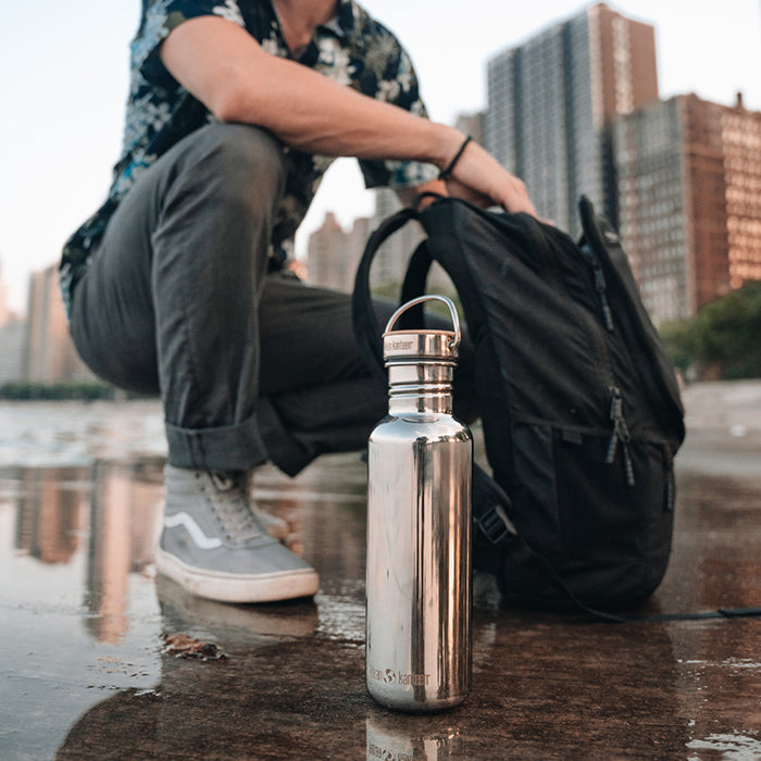 27oz-reflect-with-bamboo-cap-z0 K27SSLRF-MS-BAMBOO_reflect-bottle_city_lifestyle_ff882516-9bd8-49cf-b515-736a0a9c889f.jpg