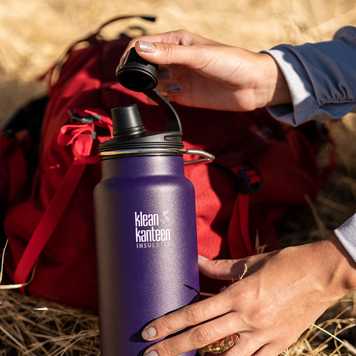 tkwide-chug-cap-m1 K32TKWSSL-KM-chug-cap-bottle-park_lifestyle.jpg