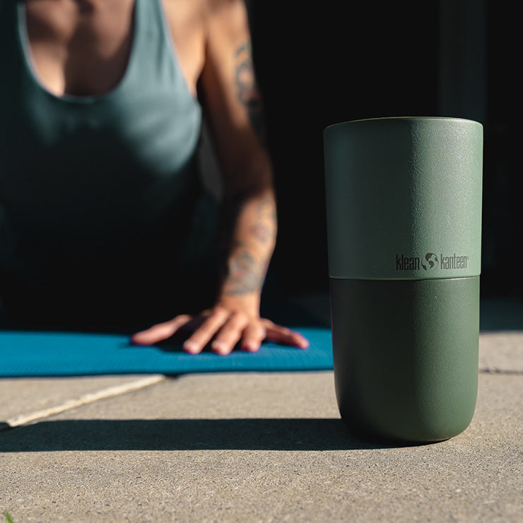 smoothie-set-j7 smoothie_kit_rise_tumbler_seaspray_closeup.jpg