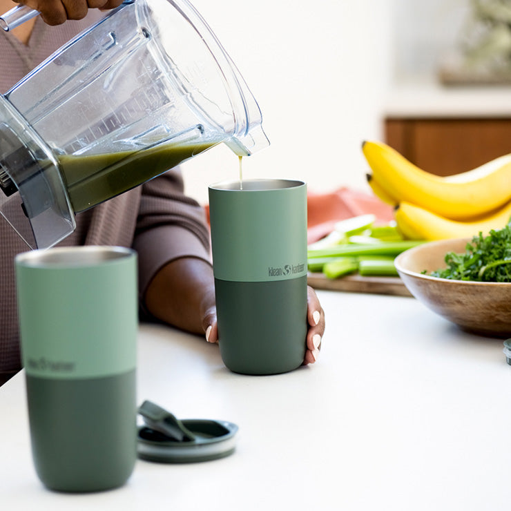 smoothie-set-j7 smoothie_kit_rise_tumbler_smoothie_pour.jpg